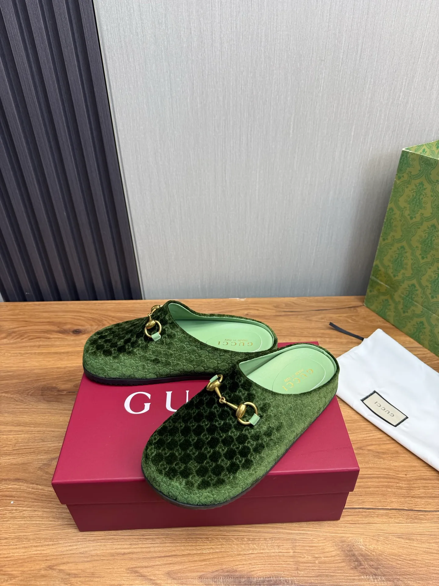 Men's men's shoes💰Pili 420💰Maoli 460💰 ＧＵＣＣＩGucci. Popular couple slippers hot sale🩷💚 🩴Official website one to one production 35-45 size 45 46 🉑️Customized!